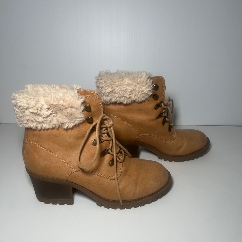 Boots with Faux Fur Trim Size 8